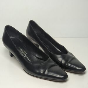 Salvatore Ferragamo Italian Classic blavk leathet low heel pump womans size 7